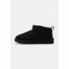 UGG CLASSIC ULTRA MINI Botines bajos negro