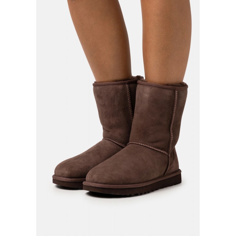 UGG CLASSIC SHORT II Botines burnt cedar