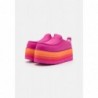 UGG URSEEN PLATFORM Mocasines raspberry