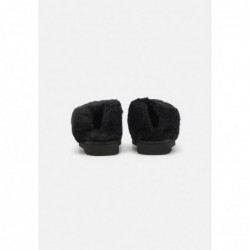 UGG CLASSIC SLIPPER II Pantuflas black