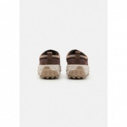 UGG VENTURE DAZE UNISEX Mocasines Castañas