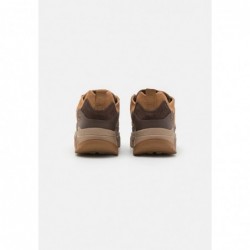 UGG CAPTRAIL Zapatillas Castañas