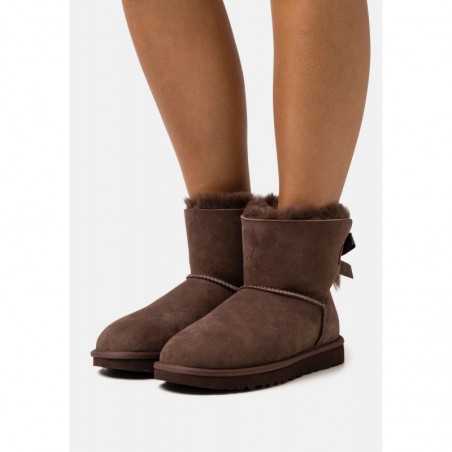 UGG MINI BAILEY BOW II Botines burnt cedar