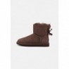 UGG MINI BAILEY BOW II Botines burnt cedar