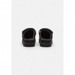 UGG GOLDENSTAR Pantuflas black