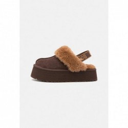 UGG FUNKETTE Sandalias burnt cedar