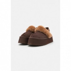 UGG FUNKETTE Sandalias burnt cedar