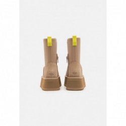 UGG CLASSIC DIPPER Botines con plataforma sand