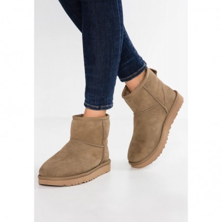 UGG CLASSIC MINI II Botines bajos antilope