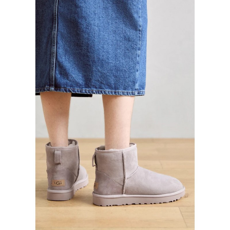 UGG CLASSIC MINI II Botines bajos burnt pale smoke