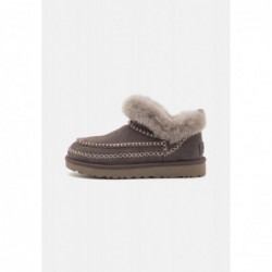 UGG CLASSIC ULTRA MINI ALPINE Mocasines thunder cloud