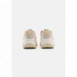 UGG CAPTRAIL LOW Zapatillas light beige