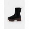 UGG CLASSIC TWIN SEAM NEW HEIGHTS Botines con plataforma black