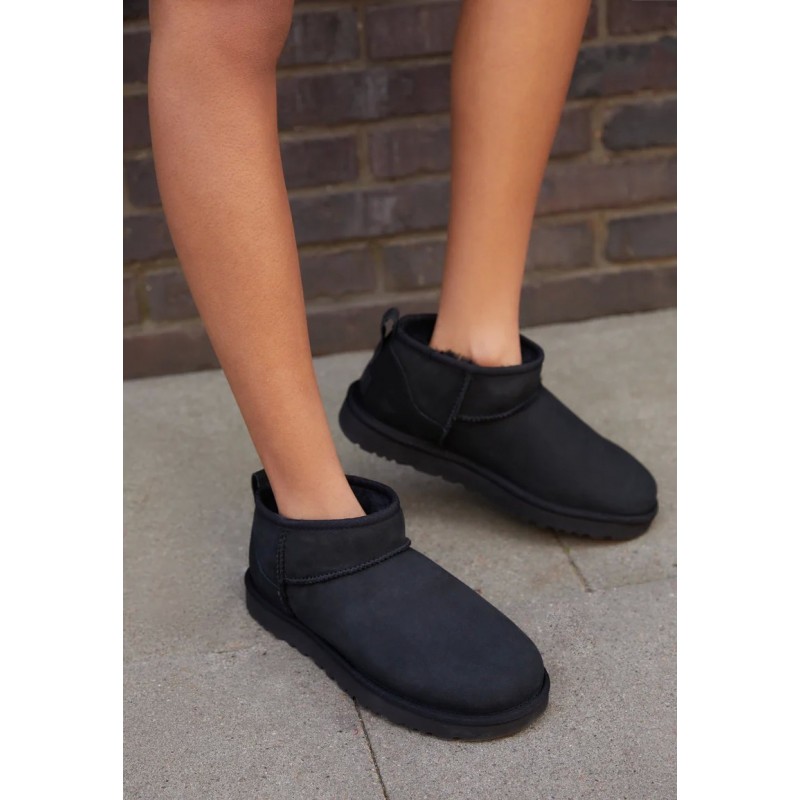 UGG CLASSIC ULTRA MINI Botines bajos black