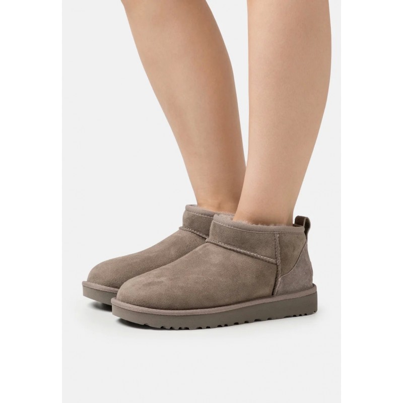 UGG CLASSIC ULTRA MINI Botines bajos smoke plume