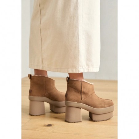 UGG NEW HEIGHTS PLATFORM MINI Botines de tacón chestnut