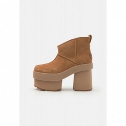 UGG NEW HEIGHTS PLATFORM MINI Botines de tacón chestnut