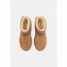 UGG CLASSIC MINI CRESCENT Botines bajos chestnut