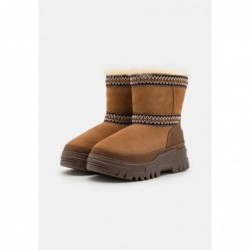 UGG CLASSIC MINI TRAILGAZER Botas para la nieve chestnut