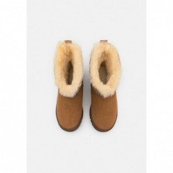 UGG CLASSIC MINI TRAILGAZER Botas para la nieve chestnut