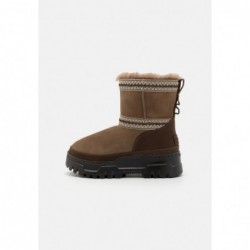 UGG CLASSIC MINI TRAILGAZER Botas para la nieve hickory