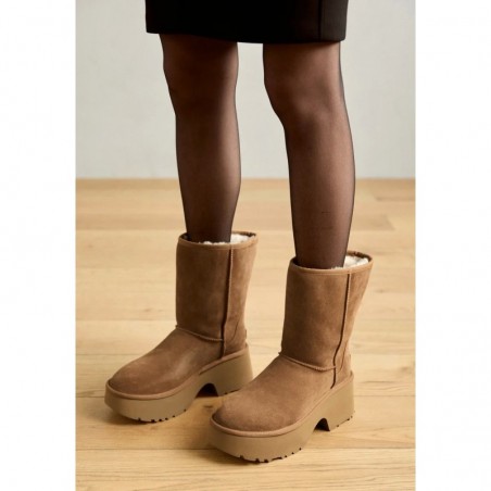 UGG CLASSIC SHORT NEW HEIGHTS Botines con plataforma chestnut