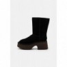 UGG CLASSIC SHORT NEW HEIGHTS Botines con plataforma black