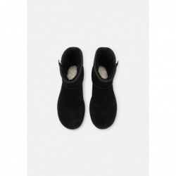 UGG CLASSIC MINI BAILEY ZIP Botines black