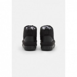 UGG CLASSIC Botas para la nieve black