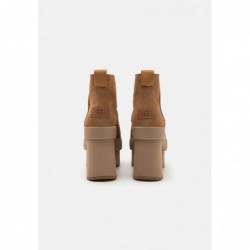 UGG NEW HEIGHTS PLATFORM MINI Botines de tacón chestnut