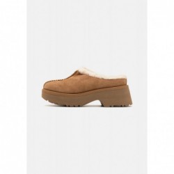 UGG NEW HEIGHTS COZY Sandalias chestnut