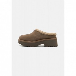 UGG NEW HEIGHTS COZY Sandalias hickory