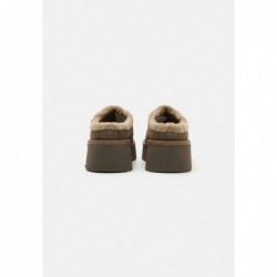 UGG NEW HEIGHTS COZY Sandalias hickory