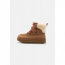 UGG CLASSIC ALPINE LACE-UP Botas para la nieve chestnut