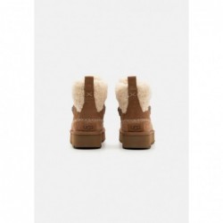 UGG CLASSIC ALPINE LACE-UP Botas para la nieve chestnut