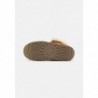 UGG FUNKARRA CABIN CUFF Botines bajos chestnut